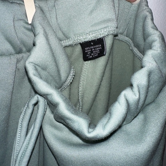 Sweatpants Set - Picture 4 of 8